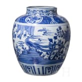 Gro&szlig;es, blau-wei&szlig; glasiertes Gef&auml;&szlig; mit Pfingstrosen, China, wohl Ming-Dynastie