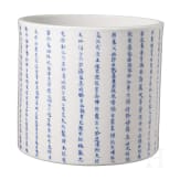 Chinesischer, blau-wei&szlig;er Pinseltopf mit Schriftzeichen mit Chengua-Marke, wohl Kangxi-Periode