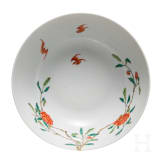 Famille-Rose Vase mit Flederm&auml;usen und Pfingstrosen mit Daoguan-Sechszeichenmarke, wohl um diese Zeit (um 1840-50)