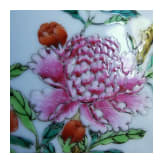 Famille-Rose Vase mit Flederm&auml;usen und Pfingstrosen mit Daoguan-Sechszeichenmarke, wohl um diese Zeit (um 1840-50)