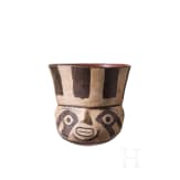 Kugeliger Tonbecher, Peru, wohl Nasca-Kultur (Nazca), 3. - 8. Jhdt.