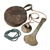 Pr&auml;kolumbisches Konvolut: Tumimesser, Kette und Trommel, ca. 1000 - 1500 n. Chr.