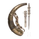 Armdolch und Pulverflasche, Marokko, 19. Jhdt.