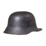 Stahlhelm, Visier und Patronentasche, 1 H&auml;lfte des 20. Jhdt.