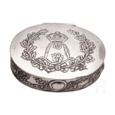 K&ouml;nig Ludwig II. von Bayern - Silberdose mit Spiegelmonogramm &bdquo;L&ldquo;, Gebr&uuml;der Dingelein, Hanau vor 1880