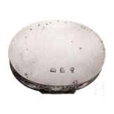 K&ouml;nig Ludwig II. von Bayern - Silberdose mit Spiegelmonogramm &bdquo;L&ldquo;, Gebr&uuml;der Dingelein, Hanau vor 1880