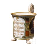 Seltene KPM-Portraittasse &bdquo;Zur Erinnerung an treue Dienste Ihres Mannes 1819 - 27.10. - 1900&ldquo;