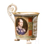 Seltene KPM-Portraittasse &bdquo;Zur Erinnerung an treue Dienste Ihres Mannes 1819 - 27.10. - 1900&ldquo;
