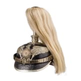 Helm eines Unteroffiziers im 1. Garde-Regiment zu Fu&szlig; in Paradeausf&uuml;hrung, um 1900