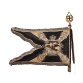Standarte mit Fahnenspitze und -stange des 2. Leib-Husaren-Regiments &bdquo;K&ouml;nigin Viktoria von Preu&szlig;en&ldquo; Nr. 2