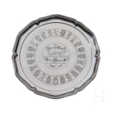 Silberner Geschenkteller des 2. Leib-Husaren-Regiments zum Abschied f&uuml;r Rittmeister De Ball 1889