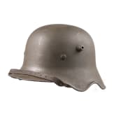 Stahlhelm M 18 mit Ohrenausschnitt