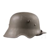 Stahlhelm M 18 mit Ohrenausschnitt