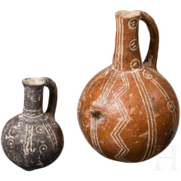 Zwei kugelige Flaschen mit Ritzdekor, Zypern, frühe Bronzezeit, 2200 - 2000 v. Chr.