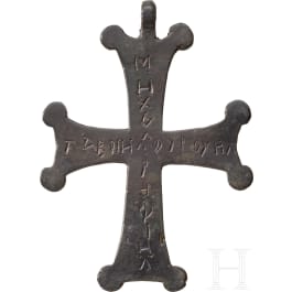 Großer Kreuzanhänger mit Inschrift, mittelbyzantinisch, 9. - 11. Jhdt.