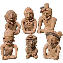 Gruppe von sechs sitzenden Terrakottafiguren, West-Mexiko