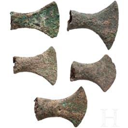 Fünf Tüllenbeile, Bronzezeit, Südosteuropa bis kaspischer Raum, 2. Jtsd. v. Chr.