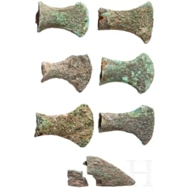 Sechs Tüllenäxte und eine Spitze, Bronzezeit, Südosteuropa bis kaspischer Raum, 2. Jtsd. v. Chr.