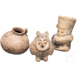 Zwei Tongefäße und eine Tierfigur, Peru, präkolumbianisch