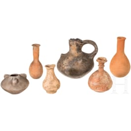 Vier hellenistisch-römische Balsamarien und zwei urnenfelderzeitliche Tongefäße, 2. Jhdt. v. Chr. - 3. Jhdt. n. Chr. und 12. - 11. Jhdt. v. Chr.