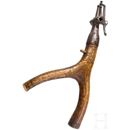 A carved Transylvanian powder flask with wheel-lock spanner, 17th/early 18th century