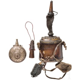 Pulver- und zwei Z&uuml;ndkrautflaschen, Tibet, 19./20. Jhdt.