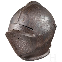 Bedeutender geschlossener Helm mit getriebenem und graviertem Dekor, süddeutsch oder Italien, um 1560