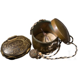 Travel compass, C. G. Collin, Stockholm and a snuffbox, 18th/19th century