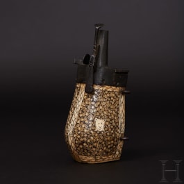 Pulverflasche mit Kugelreservoir für Radschlosspuffer, Sachsen, um 1580