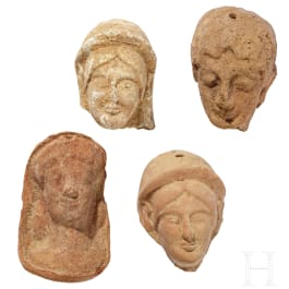 Vier anmutige weibliche Votivköpfchen, Griechenland, 4. - 2. Jhdt. v. Chr.