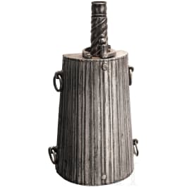 Geschnittene Ganzmetall-Pulverflasche, Brescia, 17. Jhdt.