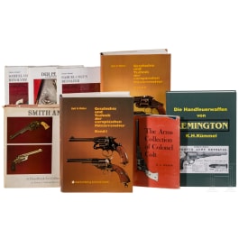 Acht Bücher über Revolver