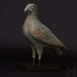 Bronzener Adler von ungewöhnlicher Größe und ausgesprochen feiner Ausarbeitung, griechisch, eventuell frühklassisch (frühes 5. Jhdt v. Chr.) oder späthellenistisch (1. Jhdt. v. – 1. Jhdt. n. Chr.)