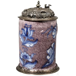 Kleiner silbermontierter Fayence-Krug, wohl Nürnberg, um 1730/40