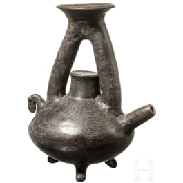 Bucchero-Gefäß mit hohem Einguß, Etrurien, 7. Jhdt. v. Chr.