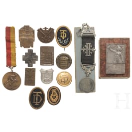 14 badges Gymnastics Union, with two in box, a medal Pforzheim in box, gymnastics in Nuernberg 1934, Stuttgart 1933, Hainichen 1929 and others