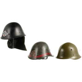 Fünf internationale Helme