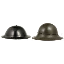 Zwei Stahlhelme Mk II, Großbritannien, 1940er Jahre