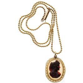 A gold and agate cameo pendant, circa 1890