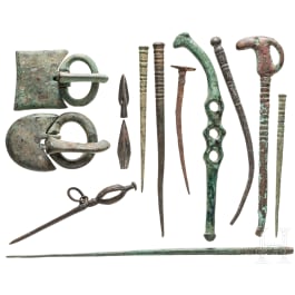 Sieben Bronzenadeln und weitere Kleinobjekte aus Metall, vorgeschichtlich bis römisch