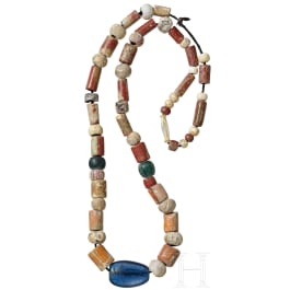 Halskette aus Ton- und Glasperlen, römisch, 2. - 3. Jhdt.