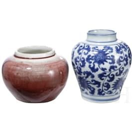 Zwei kleine Vasen, China, 20. Jhdt.