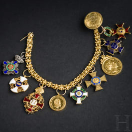 A nine-piece miniature necklace of a Bavarian businessman