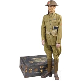 Uniform eines Sanitäters der US-Army im 1. Weltkrieg mit Koffer