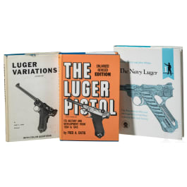 Bücherkonvolut zum Thema Luger Pistolen