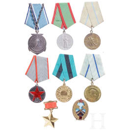 Acht sowjetische Auszeichnungen als Sammleranfertigungen