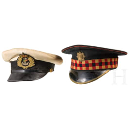 Zwei Schirmmützen für Angehörige einer Marineeinheit bzw. eines schottischen Regiments (mglw. Black Watch), Großbritannien, 1. Hälfte 20 Jhdt.