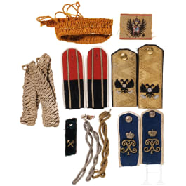 Drei Paar Schulterstücke sowie Gehänge für Offiziere und Mannschaften der russischen Armee und Flotte, u.a. von Kornilov Regiment, Russland, zwischen 1915-19