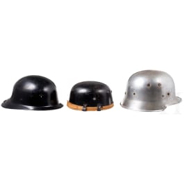 Sechs Helme, meist Feuerwehr, 1930er - 1980er Jahre