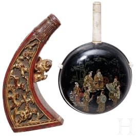 Two Chinese powder flasks, 19th/20th century